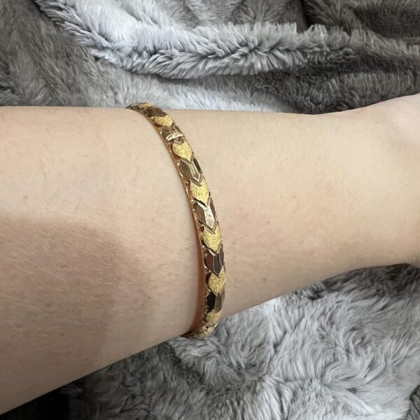 21 karat gold bangle